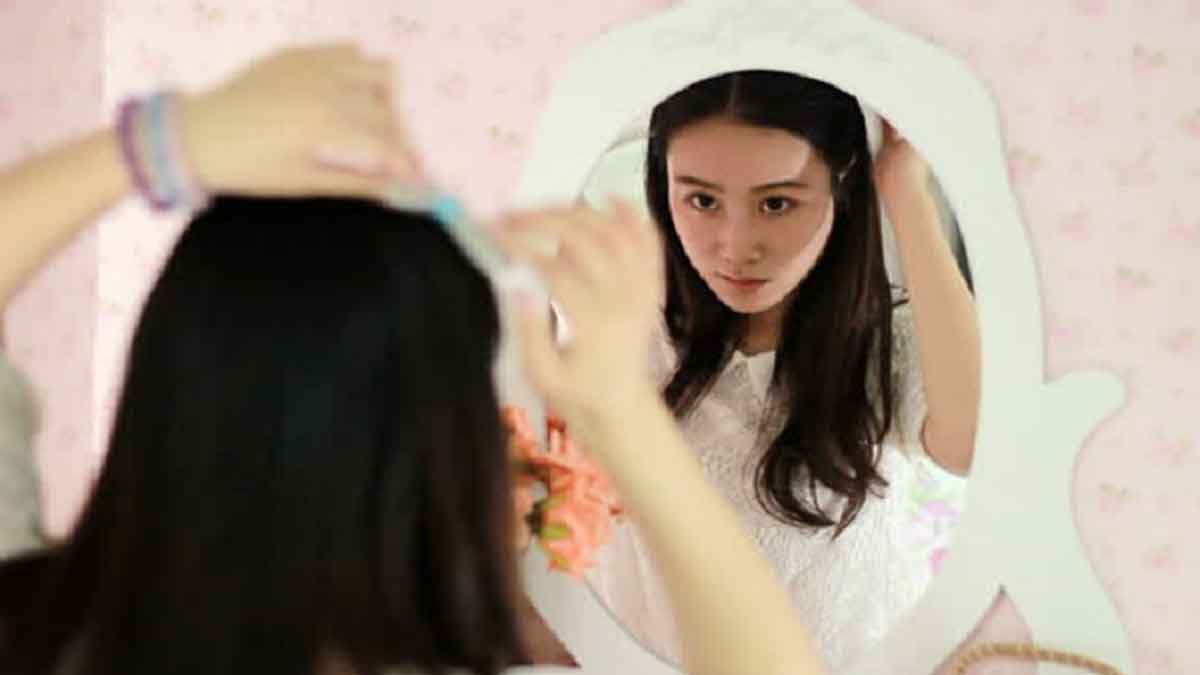 Seeing In Mirror you own face is it good or bad 